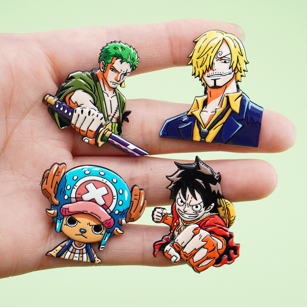 Model Kit One Piece Bandai - เข็มกลัดการ์ตูนวันพีซ 4 ชิ้น ชุดเข็มกลัดแฟชั่นลายลูฟี่ โรโรโนอา โซโล
