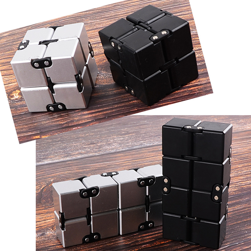 ลูกบาศก์โลหะคลายเครียด หมุนง่า - Model Kit Infinite Dimension บทวิจารณ์และราคา