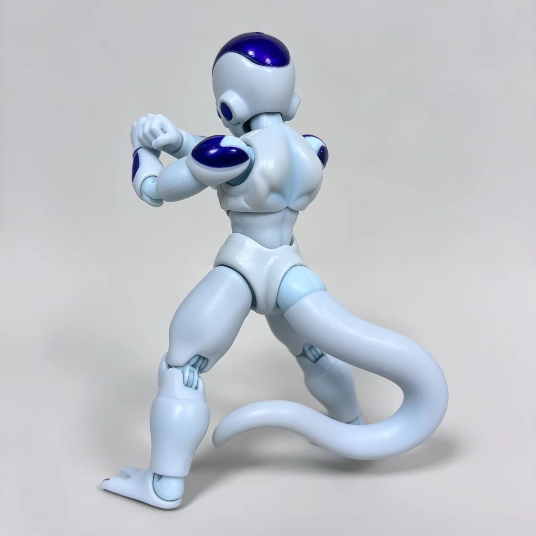 ฟิกเกอร์แบนได SHF ดราก้อนบอล ฟ - Model Kit Frieza บทวิจารณ์และราคา