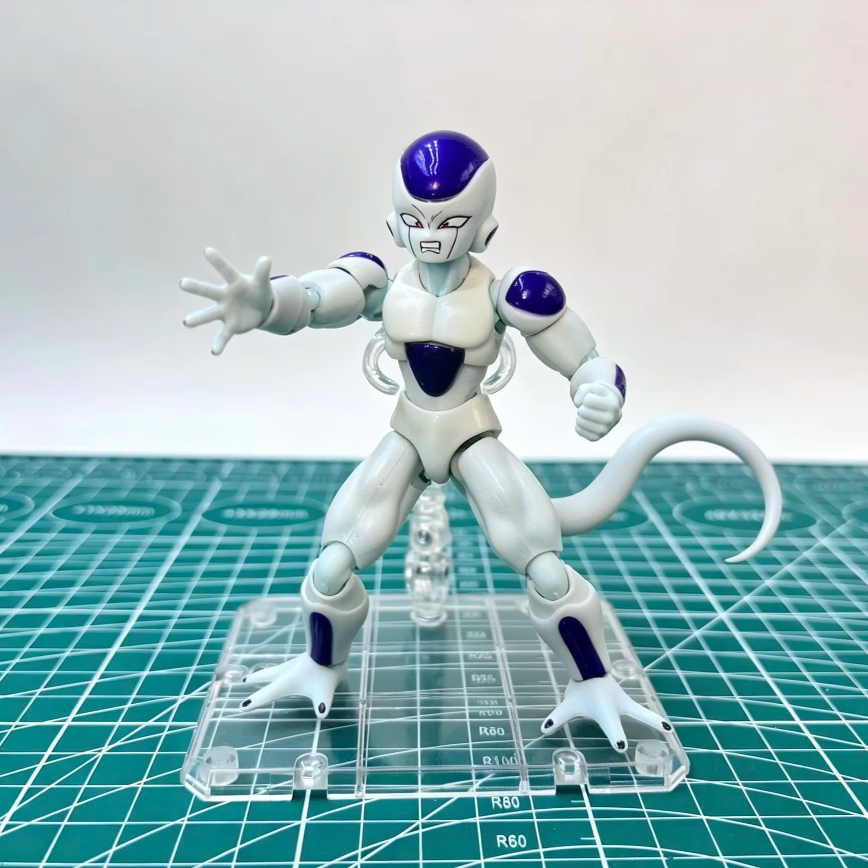 Bandai S.H.Figuarts Dragon Bal - Model Kit Frieza บทวิจารณ์และราคา