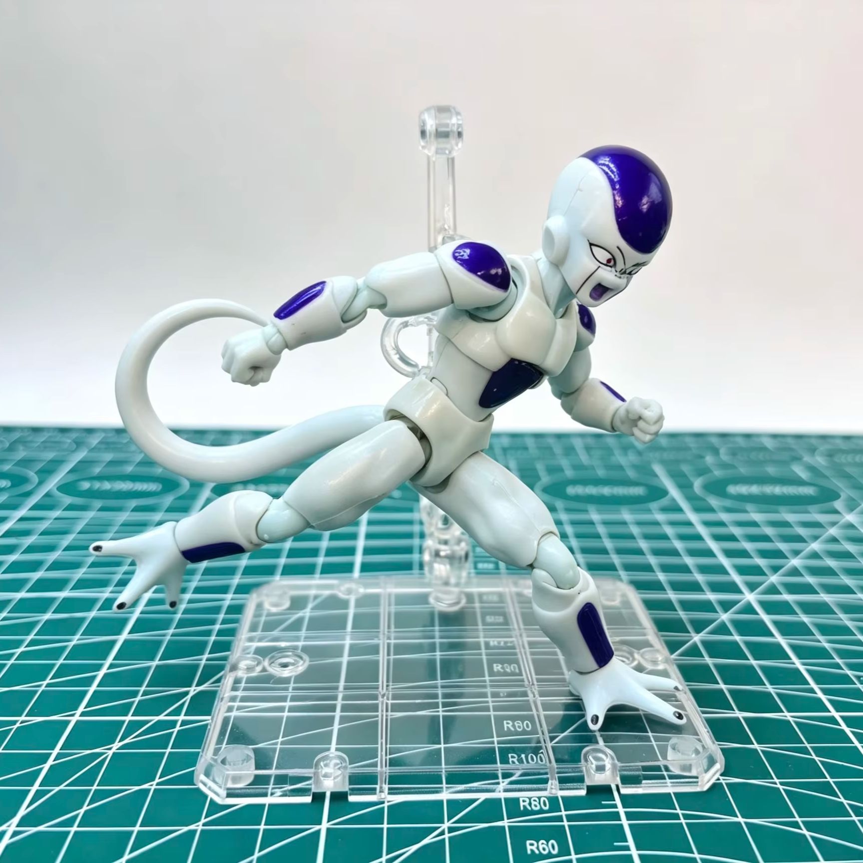 Bandai S.H.Figuarts Dragon Bal - Model Kit Frieza บทวิจารณ์และราคา