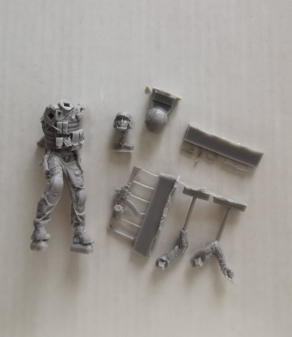 1:35 ชุดเรซิ่นชุด 35730 Modern - Model Kit Entry Grade บทวิจารณ์และราคา